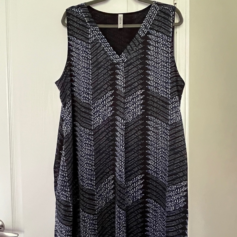 XL Women’s Sleeveless Dress knee length loose blue black white tunicfFlowy dress